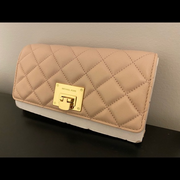 Michael Kors Astrid Carry All Leather Wallet - Picture 2 of 6